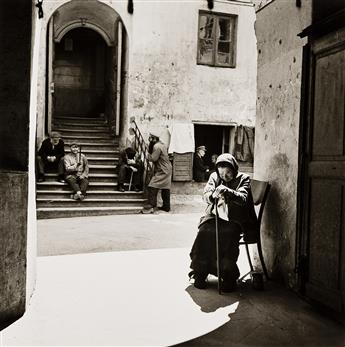 ROMAN VISHNIAC (1897-1990) A portfolio entitled The Vanished World. 1936-38; printed 1977.